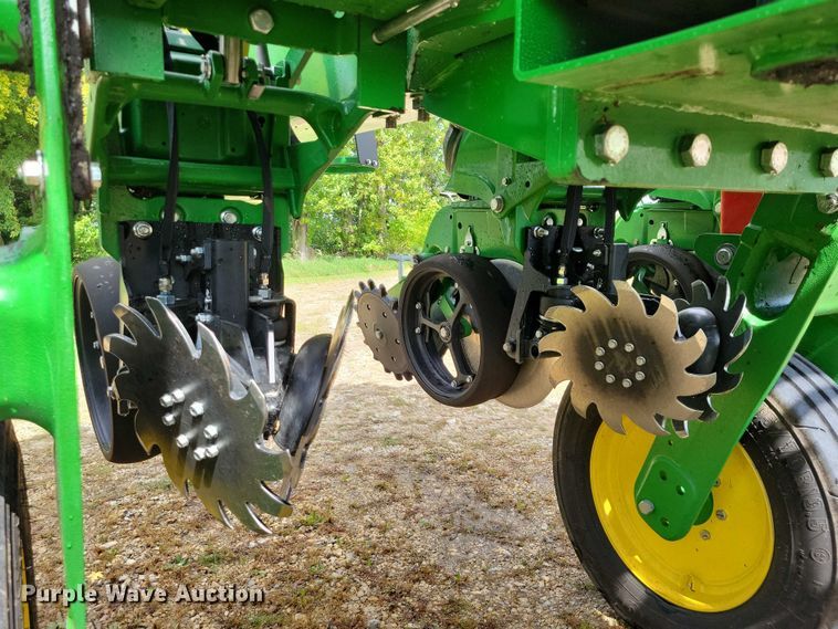 image for item EA2576 2024 John Deere  Exact Emerge 1775 NT planter