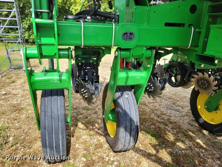 image for item EA2576 2024 John Deere  Exact Emerge 1775 NT planter