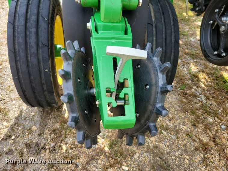 image for item EA2576 2024 John Deere  Exact Emerge 1775 NT planter