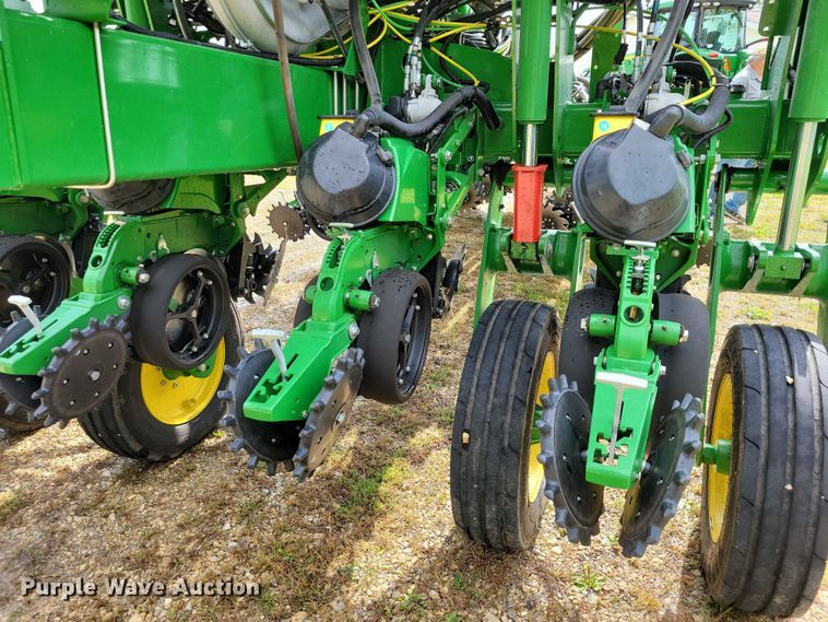 image for item EA2576 2024 John Deere  Exact Emerge 1775 NT planter