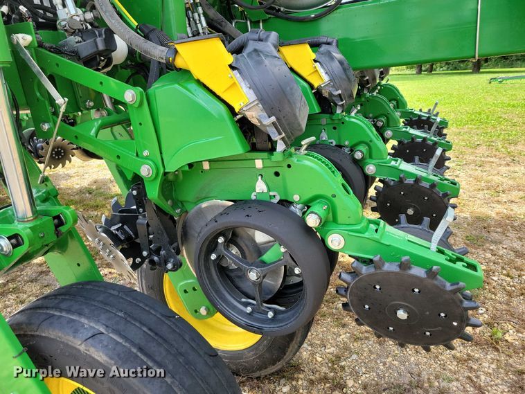 image for item EA2576 2024 John Deere  Exact Emerge 1775 NT planter