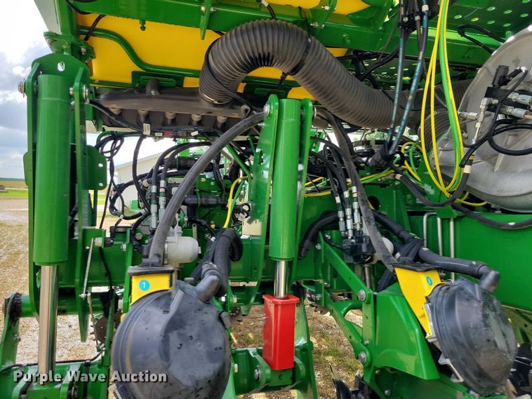 image for item EA2576 2024 John Deere  Exact Emerge 1775 NT planter