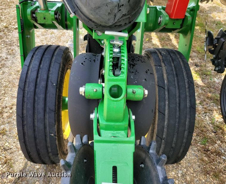 image for item EA2576 2024 John Deere  Exact Emerge 1775 NT planter