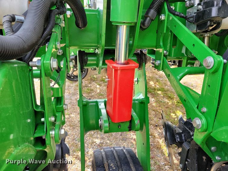 image for item EA2576 2024 John Deere  Exact Emerge 1775 NT planter