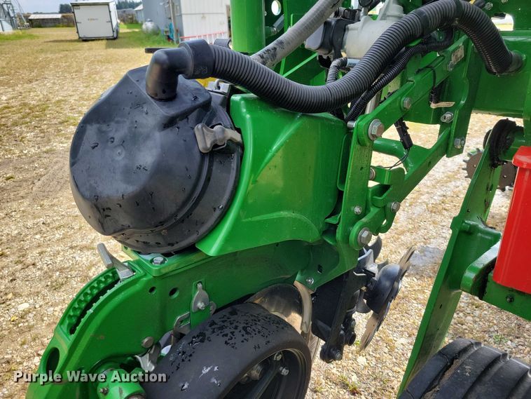 image for item EA2576 2024 John Deere  Exact Emerge 1775 NT planter