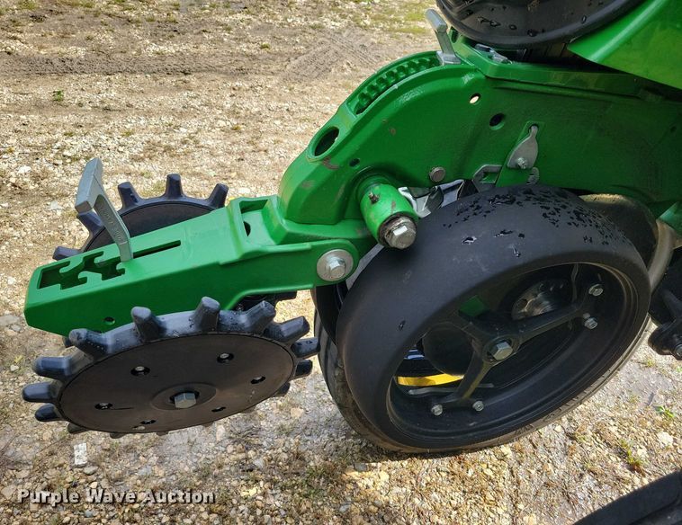 image for item EA2576 2024 John Deere  Exact Emerge 1775 NT planter