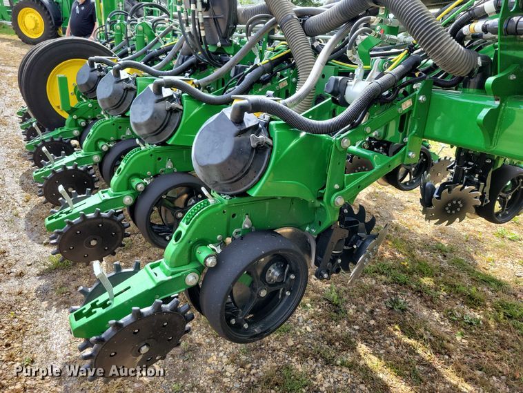 image for item EA2576 2024 John Deere  Exact Emerge 1775 NT planter