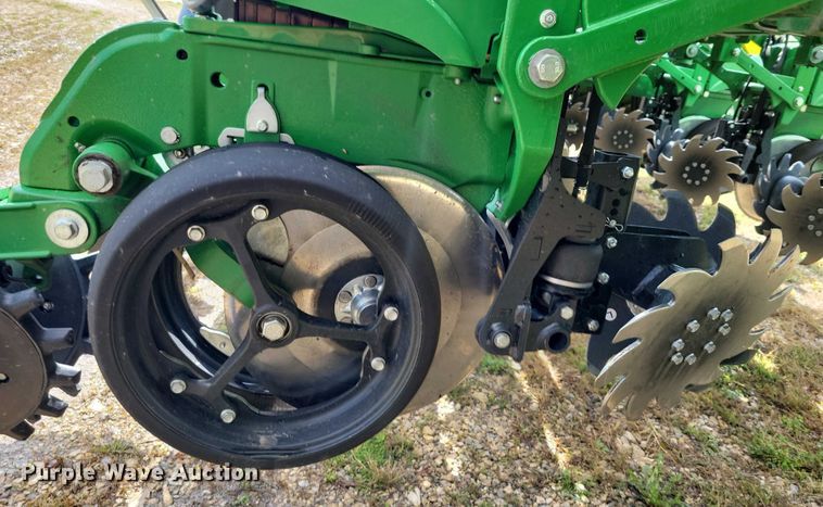 image for item EA2576 2024 John Deere  Exact Emerge 1775 NT planter