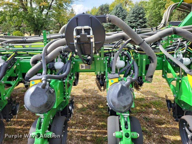 image for item EA2576 2024 John Deere  Exact Emerge 1775 NT planter