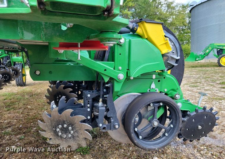 image for item EA2576 2024 John Deere  Exact Emerge 1775 NT planter