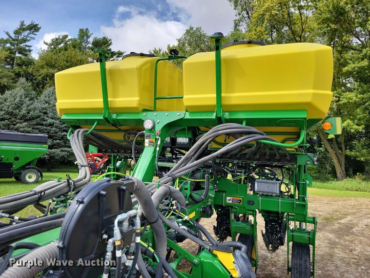 image for item EA2576 2024 John Deere  Exact Emerge 1775 NT planter