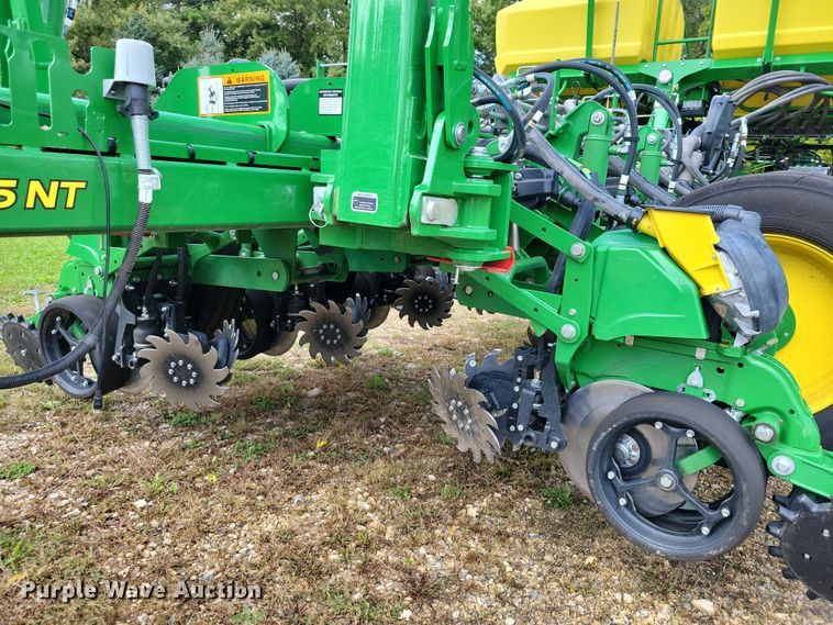 image for item EA2576 2024 John Deere  Exact Emerge 1775 NT planter