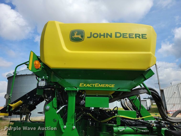 image for item EA2576 2024 John Deere  Exact Emerge 1775 NT planter
