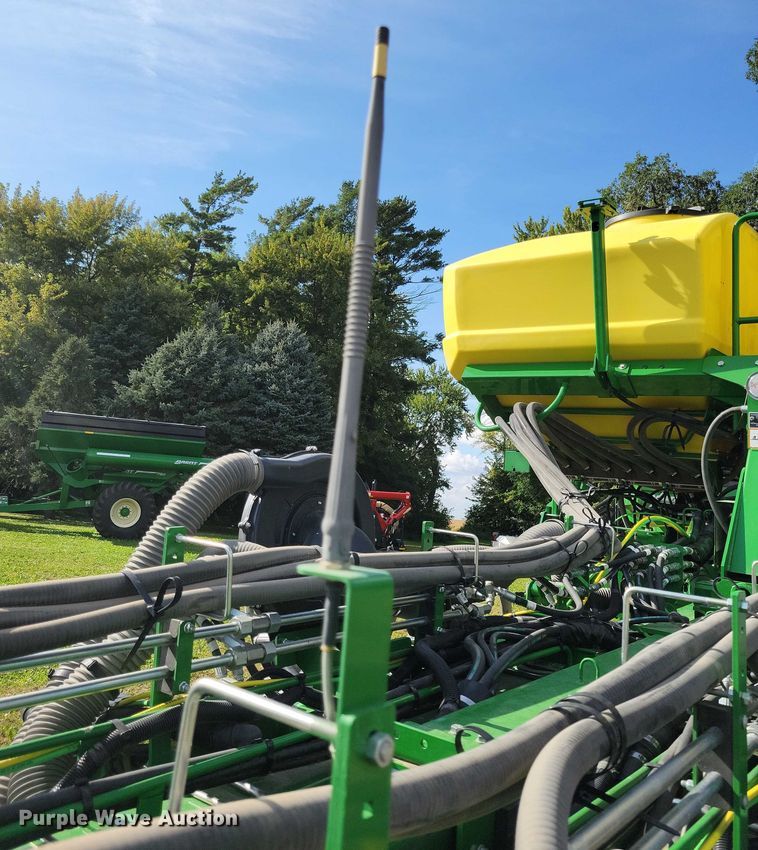 image for item EA2576 2024 John Deere  Exact Emerge 1775 NT planter