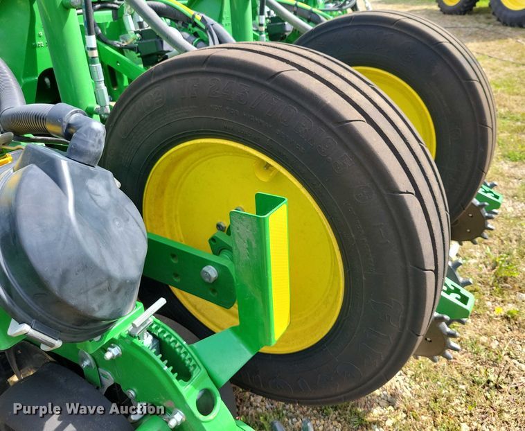 image for item EA2576 2024 John Deere  Exact Emerge 1775 NT planter