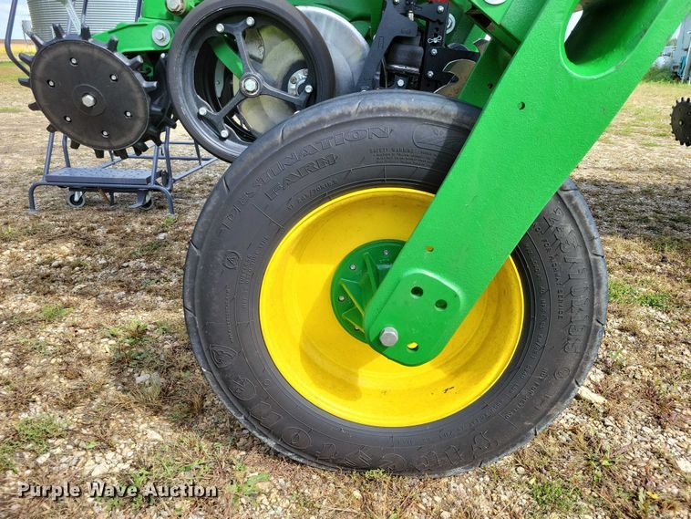 image for item EA2576 2024 John Deere  Exact Emerge 1775 NT planter