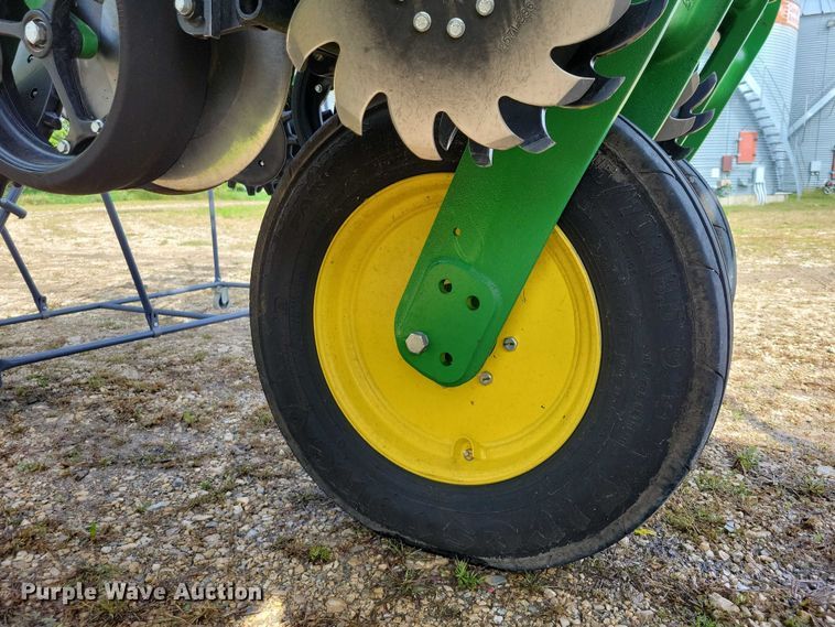 image for item EA2576 2024 John Deere  Exact Emerge 1775 NT planter