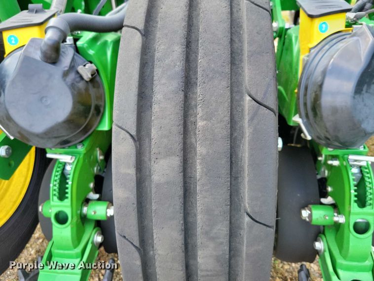 image for item EA2576 2024 John Deere  Exact Emerge 1775 NT planter