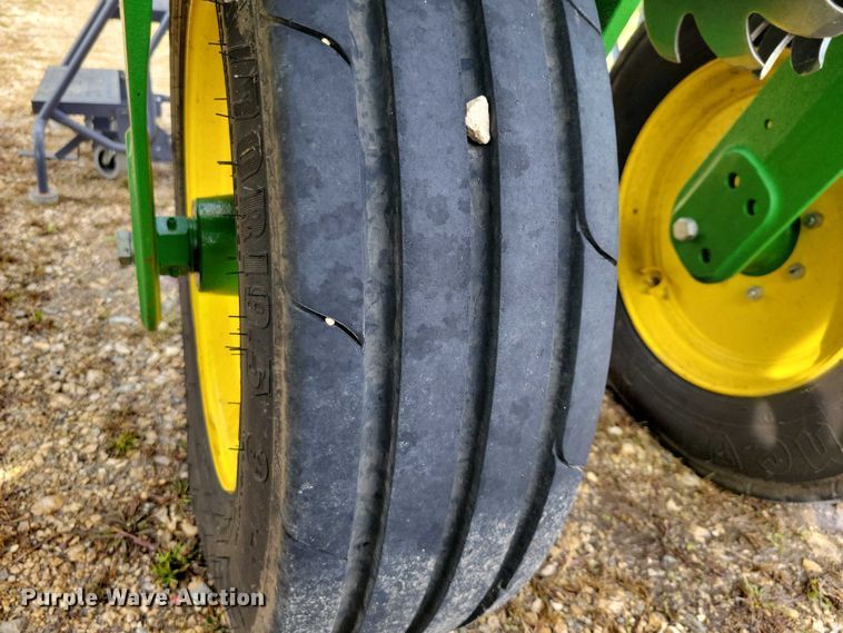 image for item EA2576 2024 John Deere  Exact Emerge 1775 NT planter