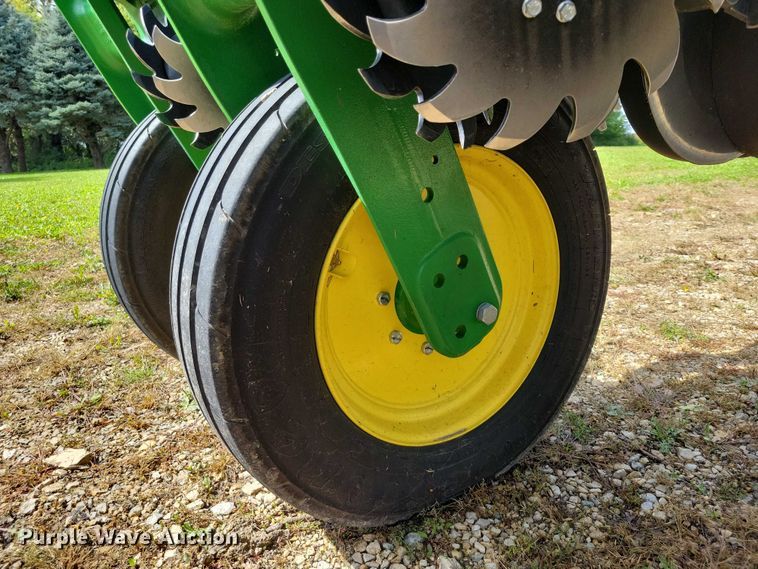 image for item EA2576 2024 John Deere  Exact Emerge 1775 NT planter