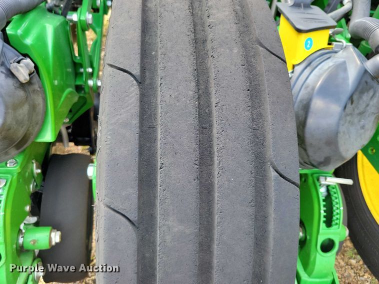 image for item EA2576 2024 John Deere  Exact Emerge 1775 NT planter