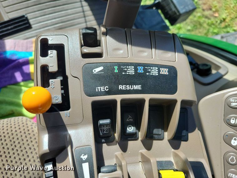 image for item EA2577 2013 John Deere  8260R MFWD tractor