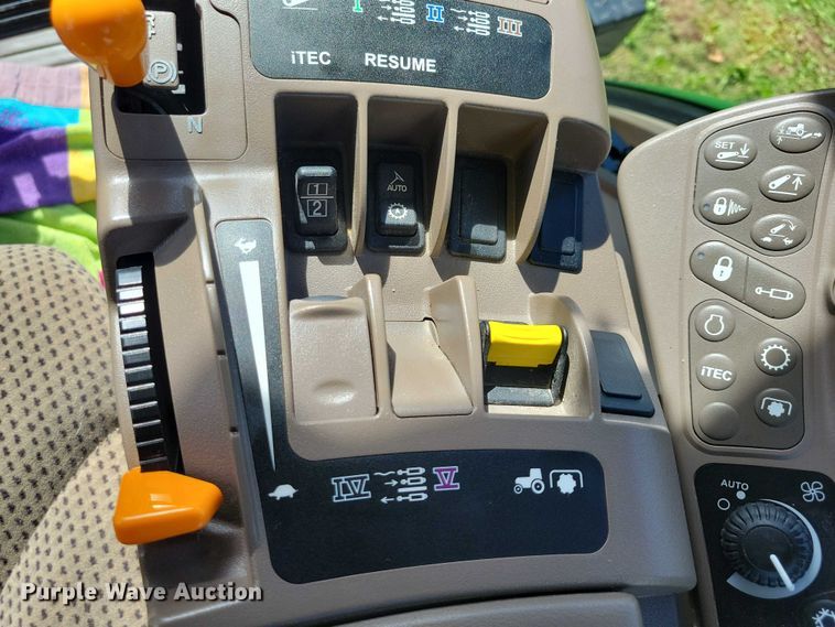 image for item EA2577 2013 John Deere  8260R MFWD tractor