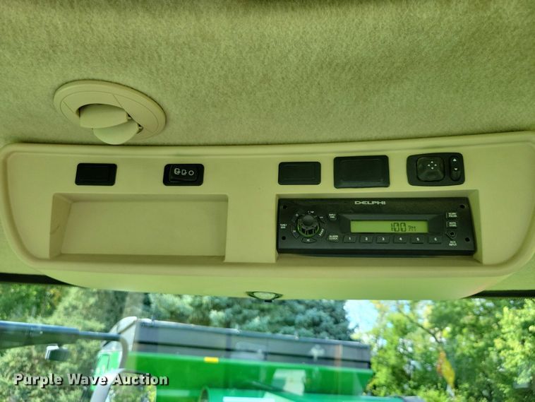 image for item EA2577 2013 John Deere  8260R MFWD tractor