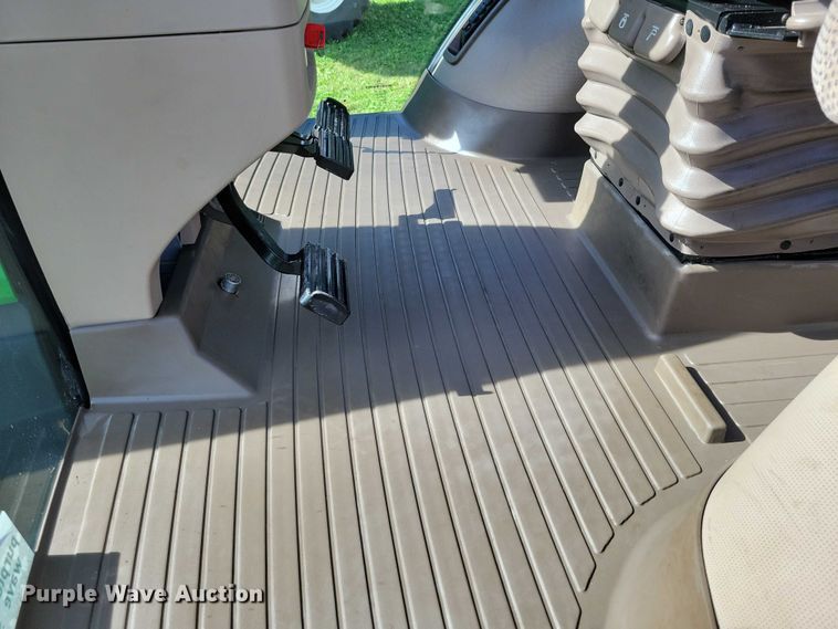 image for item EA2577 2013 John Deere  8260R MFWD tractor