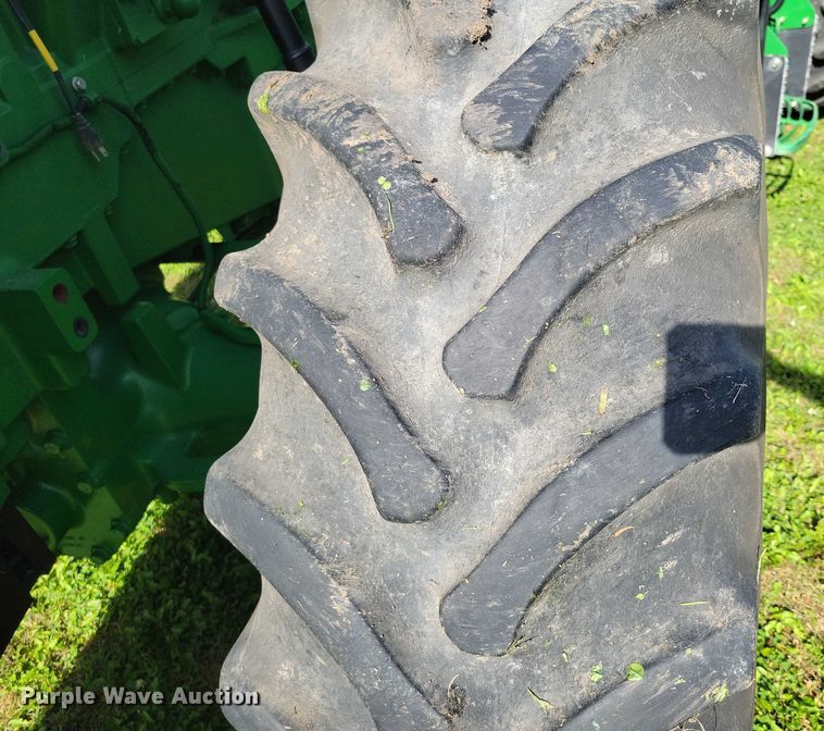 image for item EA2577 2013 John Deere  8260R MFWD tractor