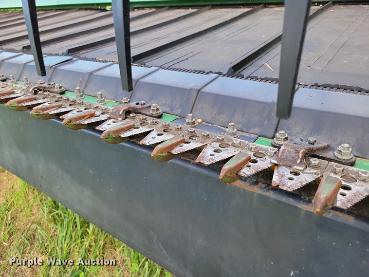 image for item EA2580 2021 John Deere  RD35F flex draper head