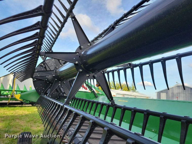 image for item EA2580 2021 John Deere  RD35F flex draper head