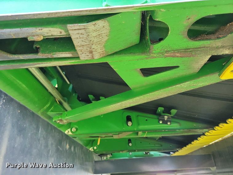 image for item EA2580 2021 John Deere  RD35F flex draper head