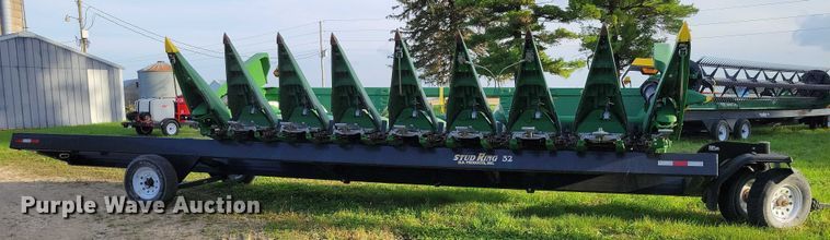 image for item EA2581 2022 John Deere  C8R corn head