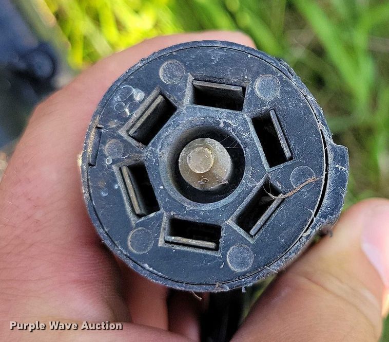 image for item EA2581 2022 John Deere  C8R corn head