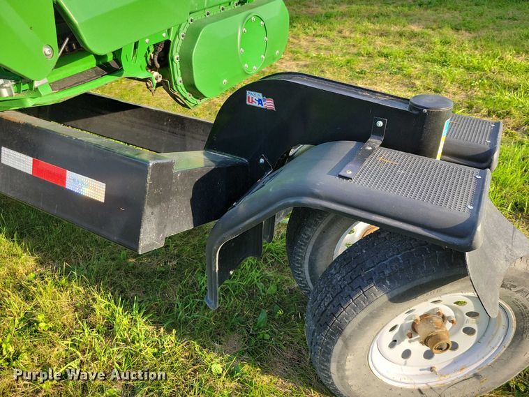 image for item EA2581 2022 John Deere  C8R corn head