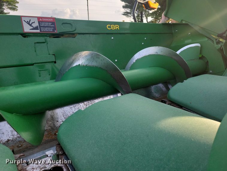 image for item EA2581 2022 John Deere  C8R corn head