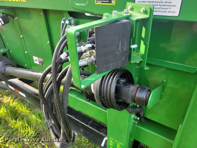 image for item EA2581 2022 John Deere  C8R corn head