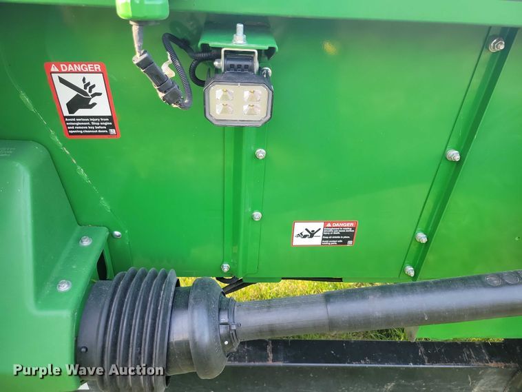 image for item EA2581 2022 John Deere  C8R corn head