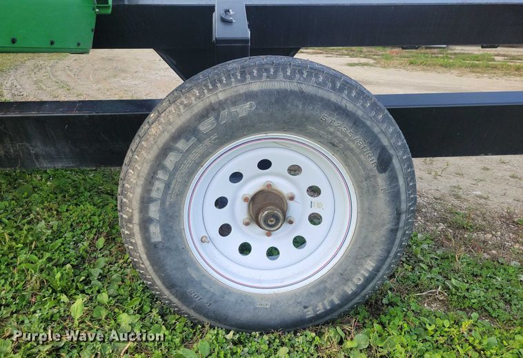 image for item EA2581 2022 John Deere  C8R corn head