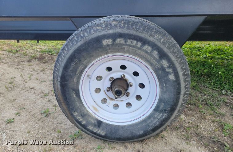 image for item EA2581 2022 John Deere  C8R corn head