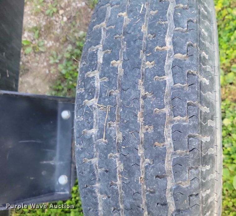 image for item EA2581 2022 John Deere  C8R corn head