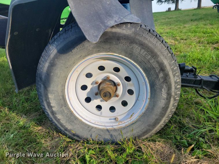 image for item EA2581 2022 John Deere  C8R corn head