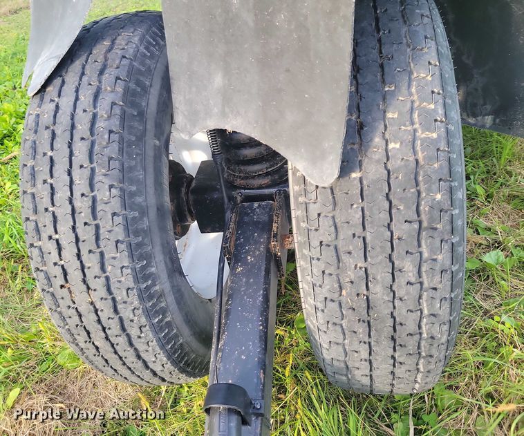 image for item EA2581 2022 John Deere  C8R corn head