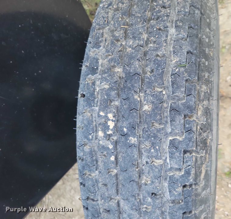 image for item EA2581 2022 John Deere  C8R corn head