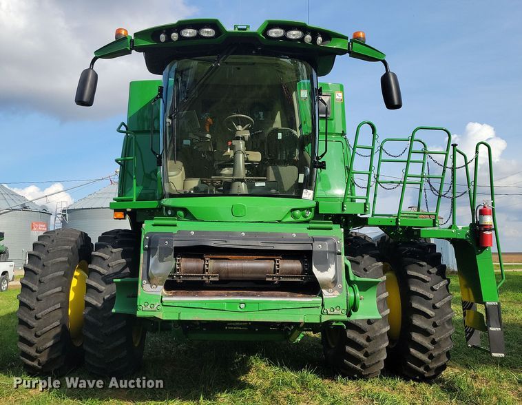 image for item EA2584 2019 John Deere  S760 combine