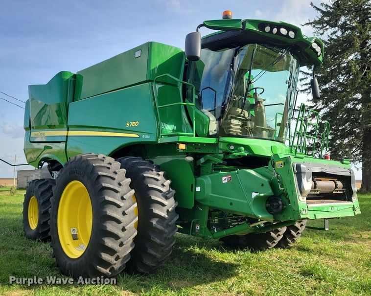 image for item EA2584 2019 John Deere  S760 combine
