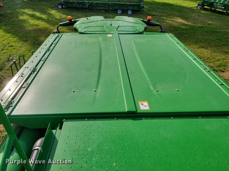 image for item EA2584 2019 John Deere  S760 combine