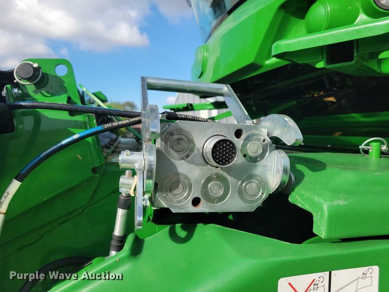 image for item EA2584 2019 John Deere  S760 combine