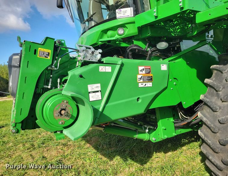 image for item EA2584 2019 John Deere  S760 combine